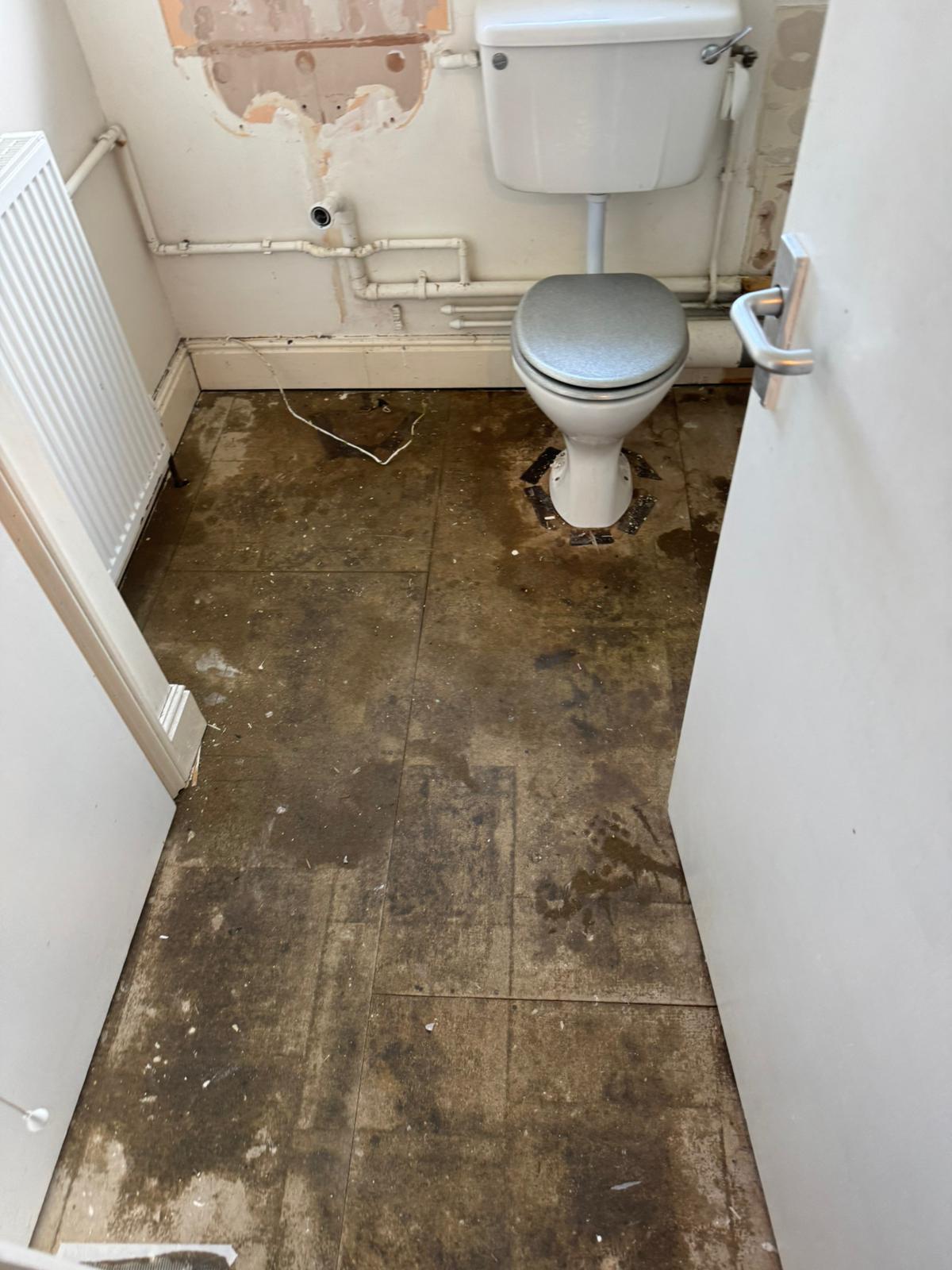 A before image of a bathroom